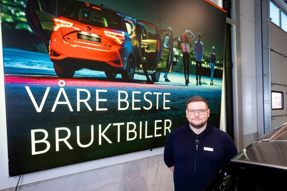 I TRYGGE HENDER: – Hos oss er du i trygge hender, vi fikser alle bilmerker og har en unik bruktbilgaranti på person- og varebiler, sier daglig leder Hans Arvid Ormøy Singdahlsen.